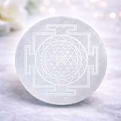 SELENITE PLATE WITH SHRI YANTRA ENGRAVED (STONE OF MENTAL CLARITY) SIZE: 3 INCHES ROUND SHAPE